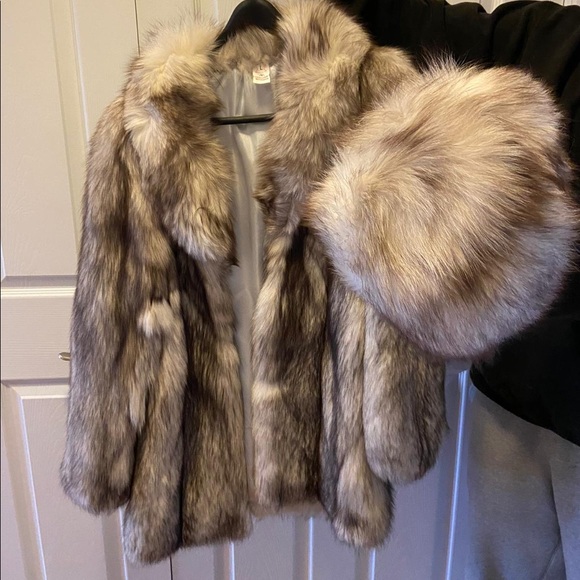 Fix fur coat - Picture 2 of 2
